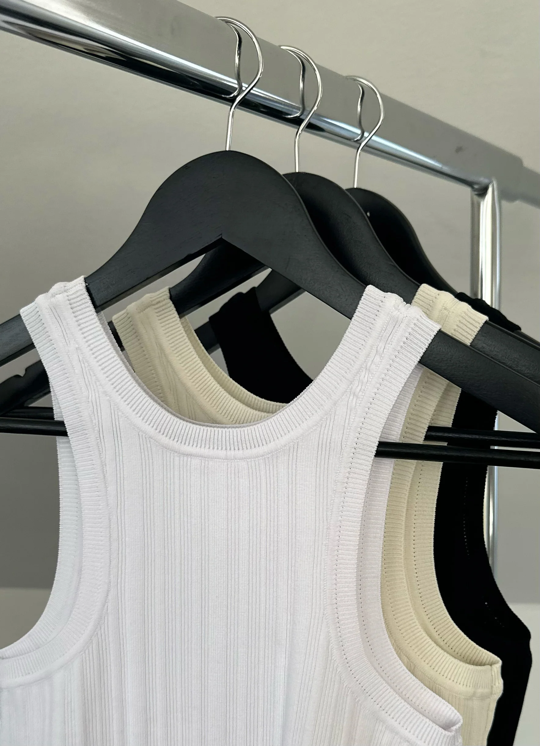 FLOW TANK | pure white - Image 5